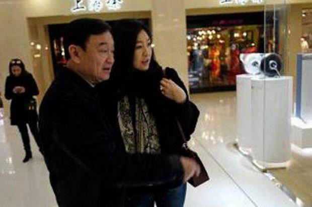 Anh em ông Thaksin nói chuyện với nhóm người bí ẩn ở Singapore