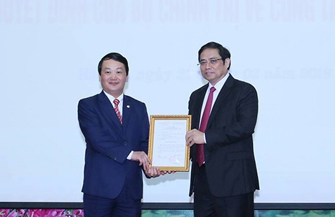 C&ocirc;ng bố quyết định của Bộ Ch&iacute;nh trị về c&ocirc;ng t&aacute;c c&aacute;n bộ - Ảnh 1.