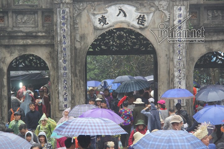 H&agrave;ng ngh&igrave;n người xuy&ecirc;n đ&ecirc;m trẩy hội ch&ugrave;a Hương - Ảnh 23.
