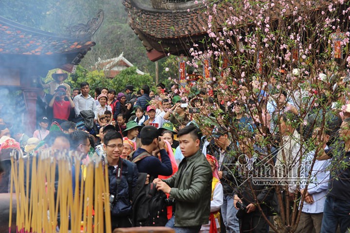 H&agrave;ng ngh&igrave;n người xuy&ecirc;n đ&ecirc;m trẩy hội ch&ugrave;a Hương - Ảnh 30.