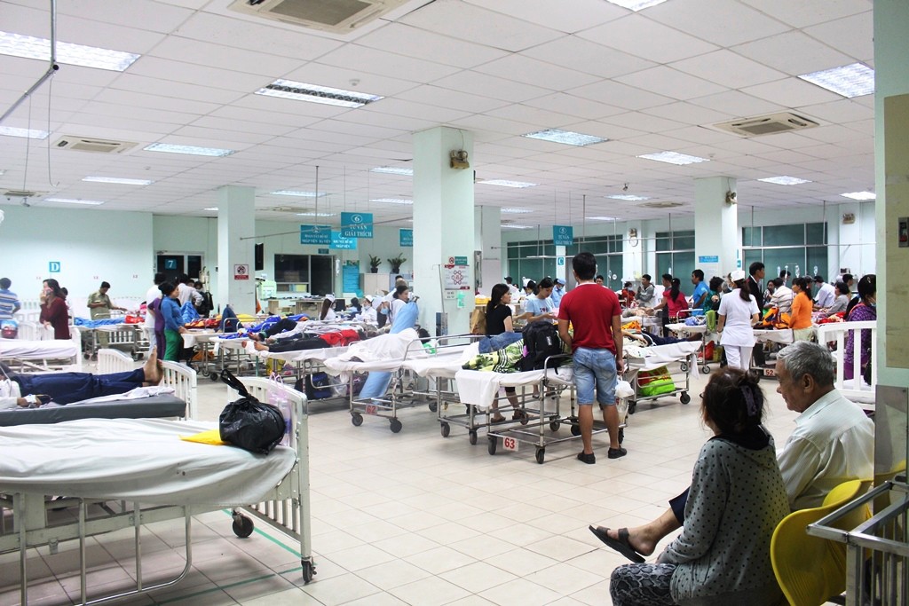 Pháo nổ, nhiều người cấp cứu