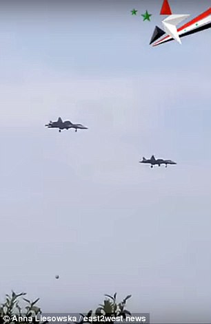 Nga tung ti&ecirc;m k&iacute;ch t&agrave;ng h&igrave;nh tối t&acirc;n Su-57 đến Syria - Ảnh 2.