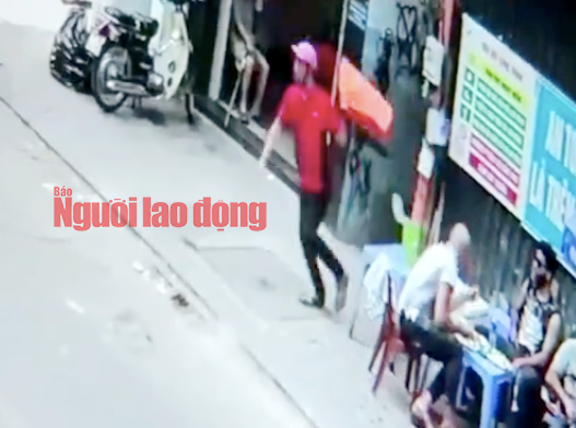 [VIDEO] Du khách nước ngoài bị cướp ở phố tây Bùi Viện