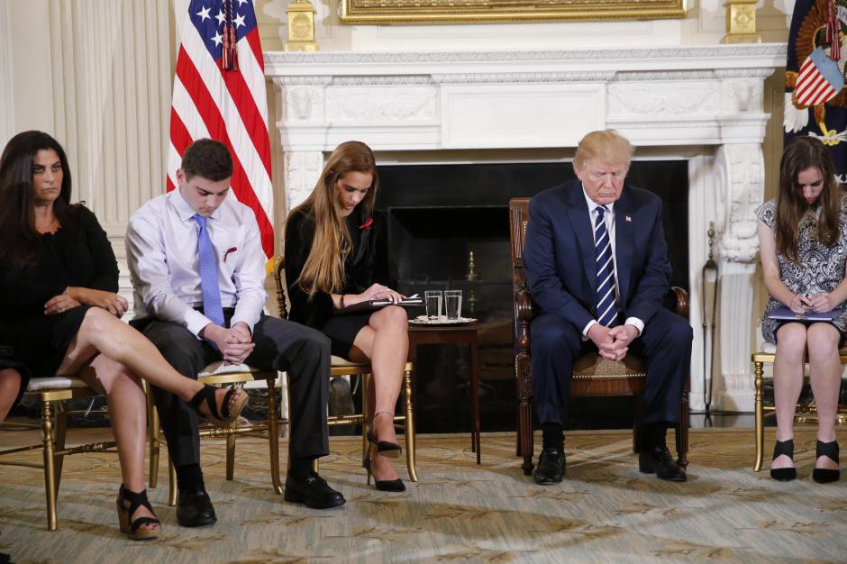 Ông Trump ủng hộ ý tưởng vũ trang cho giáo viên