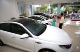 Tiêu thụ ô tô trong tháng Tết vẫn giảm rất sâu