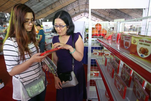 Hàng Việt nỗ lực lấy lòng người Việt (*): Những cơn lốc làm nóng thị trường