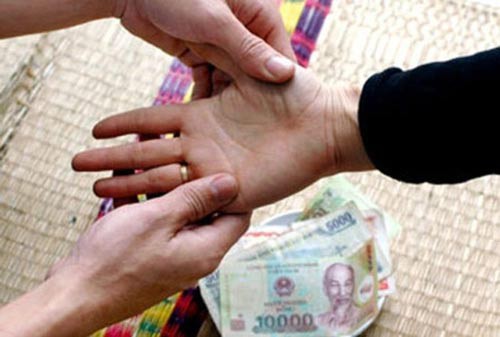 Xem bói bị truy cứu tránh nhiệm hình sự