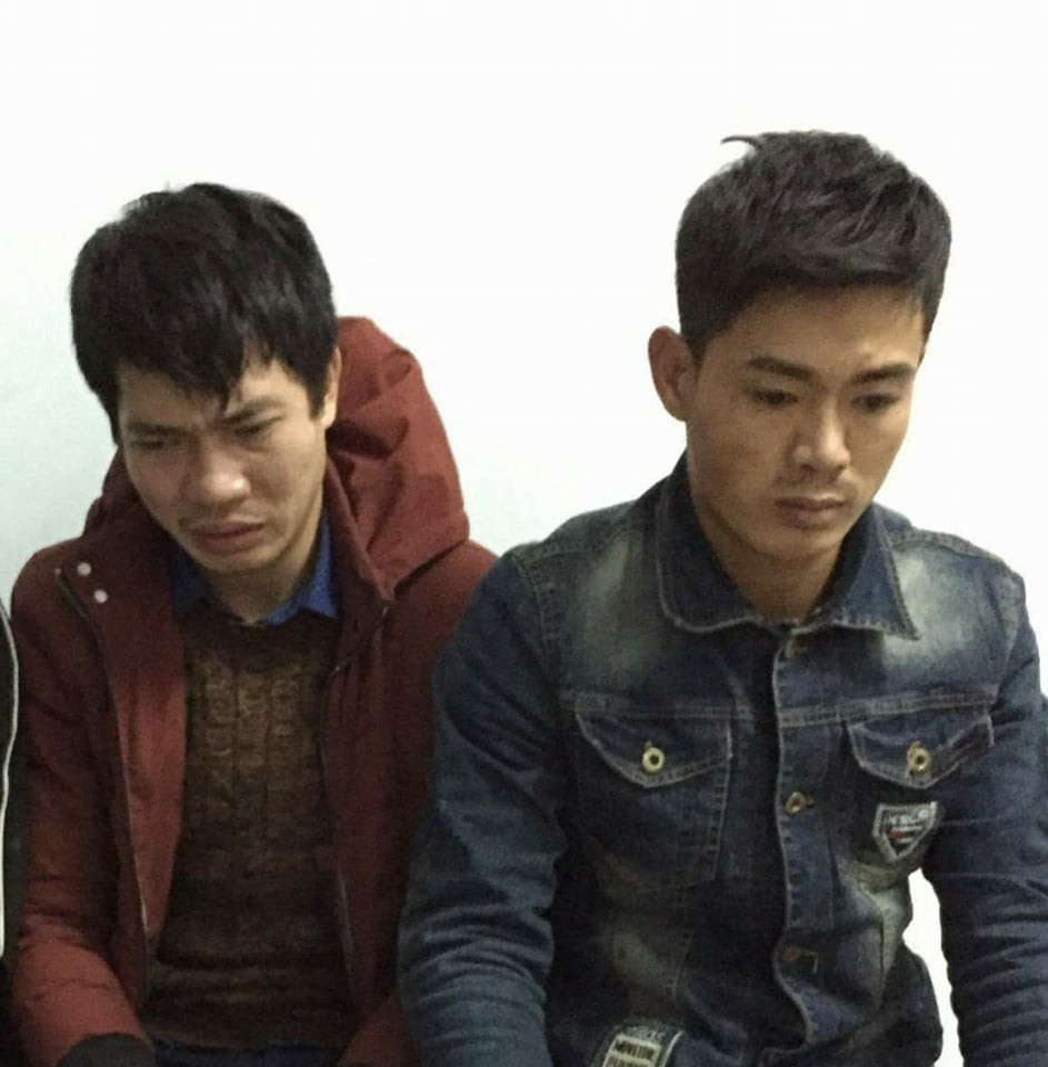 Nh&oacute;m c&ocirc;n đồ đi &ocirc; t&ocirc; x&ocirc;ng v&agrave;o nh&agrave; ch&eacute;m chết người - Ảnh 1.