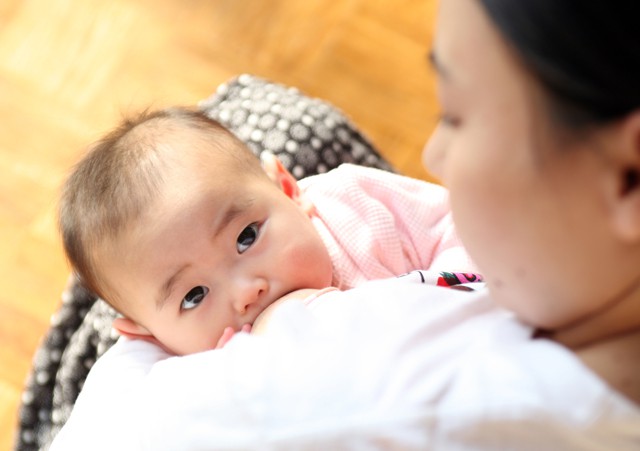 Ăn gì để đủ sữa cho con bú?