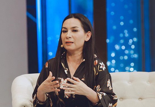 Phi Nhung rớt nước mắt kể về gia đình
