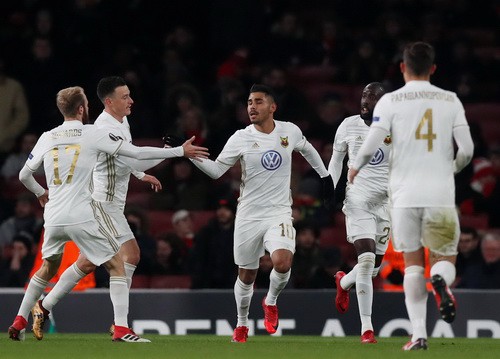 Thua trận sân nhà, Arsenal may mắn đi tiếp ở Europa League - Ảnh 1.