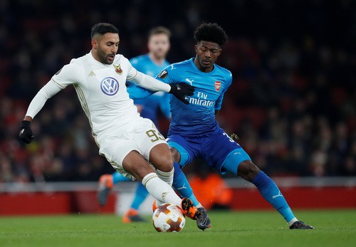 Thua trận sân nhà, Arsenal may mắn đi tiếp ở Europa League