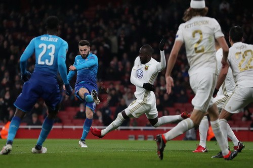 Thua trận sân nhà, Arsenal may mắn đi tiếp ở Europa League - Ảnh 4.