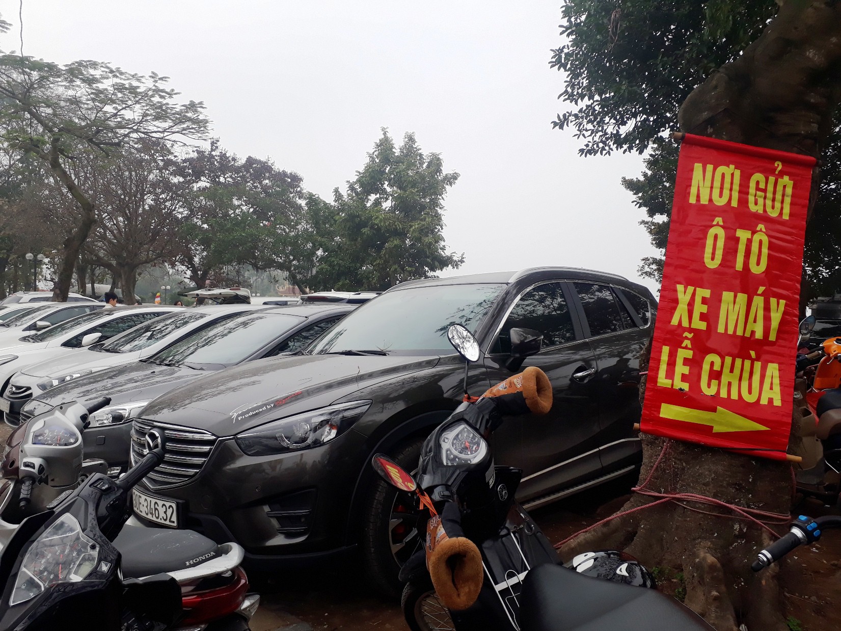 Bãi giữ xe "chặt chém" hoành hành