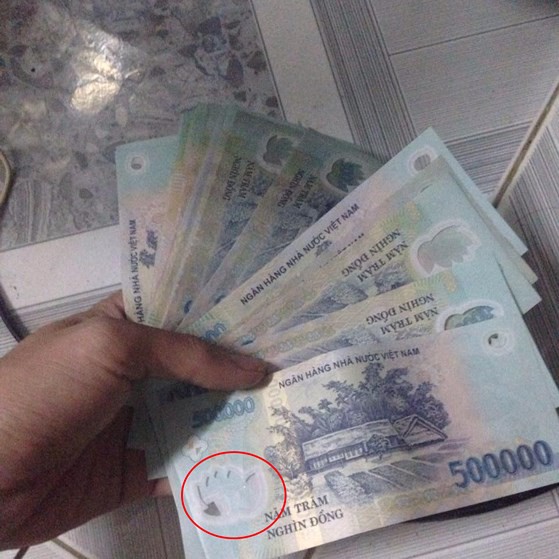 Đổi 1 triệu tiền thật lấy 12 triệu tiền giả bằng... khăn ướt