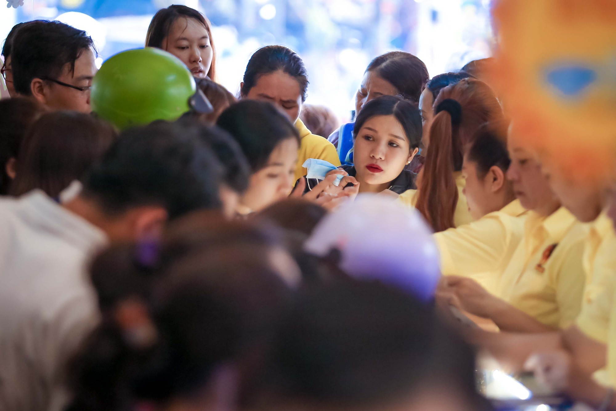 Tỳ hưu, tượng Thần t&agrave;i bằng v&agrave;ng ch&aacute;y h&agrave;ng chỉ trong buổi s&aacute;ng - Ảnh 10.