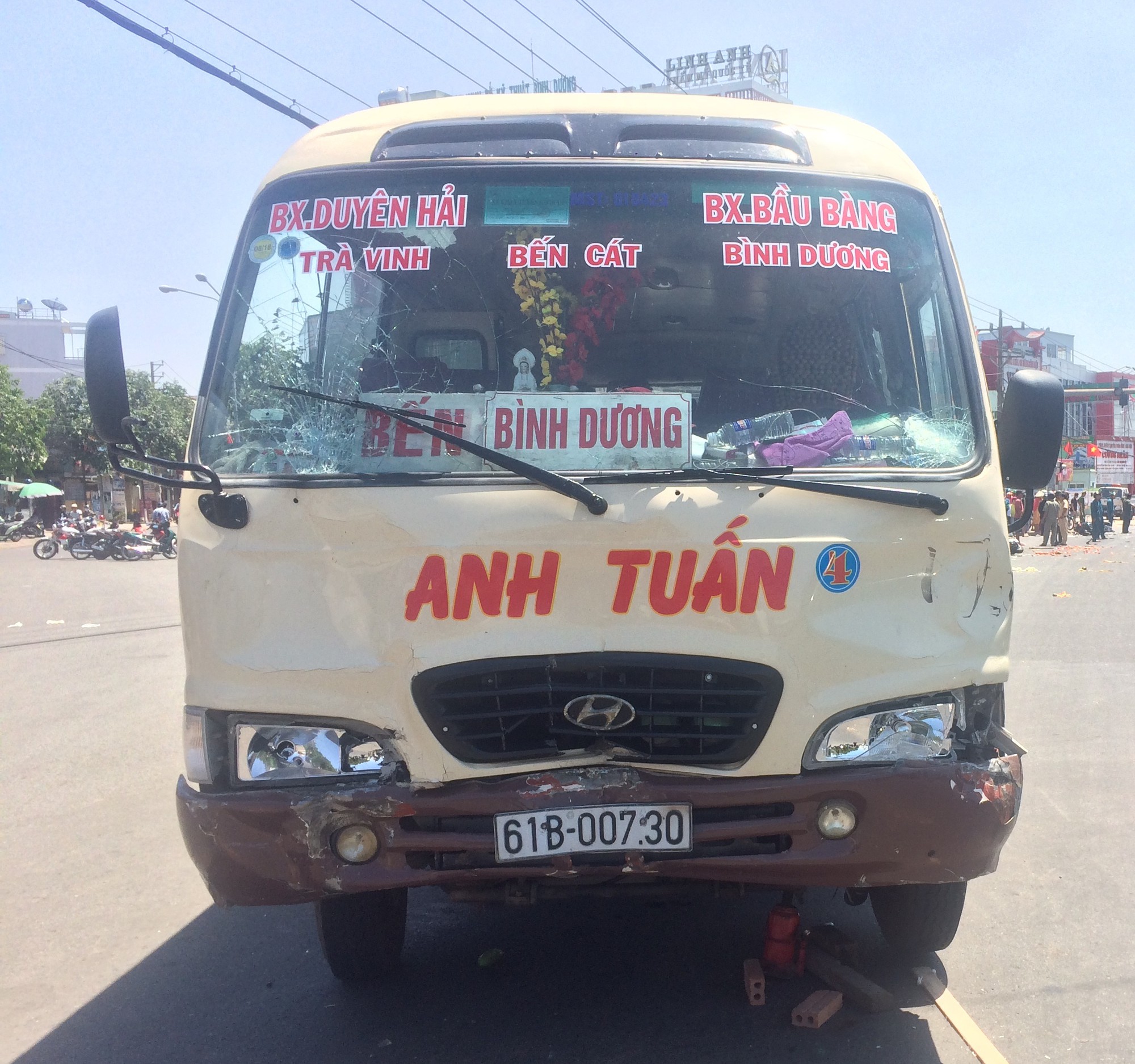 Vụ xe khách kéo lê nạn nhân hàng chục mét: Có dấu hiệu tội “Giết người”?