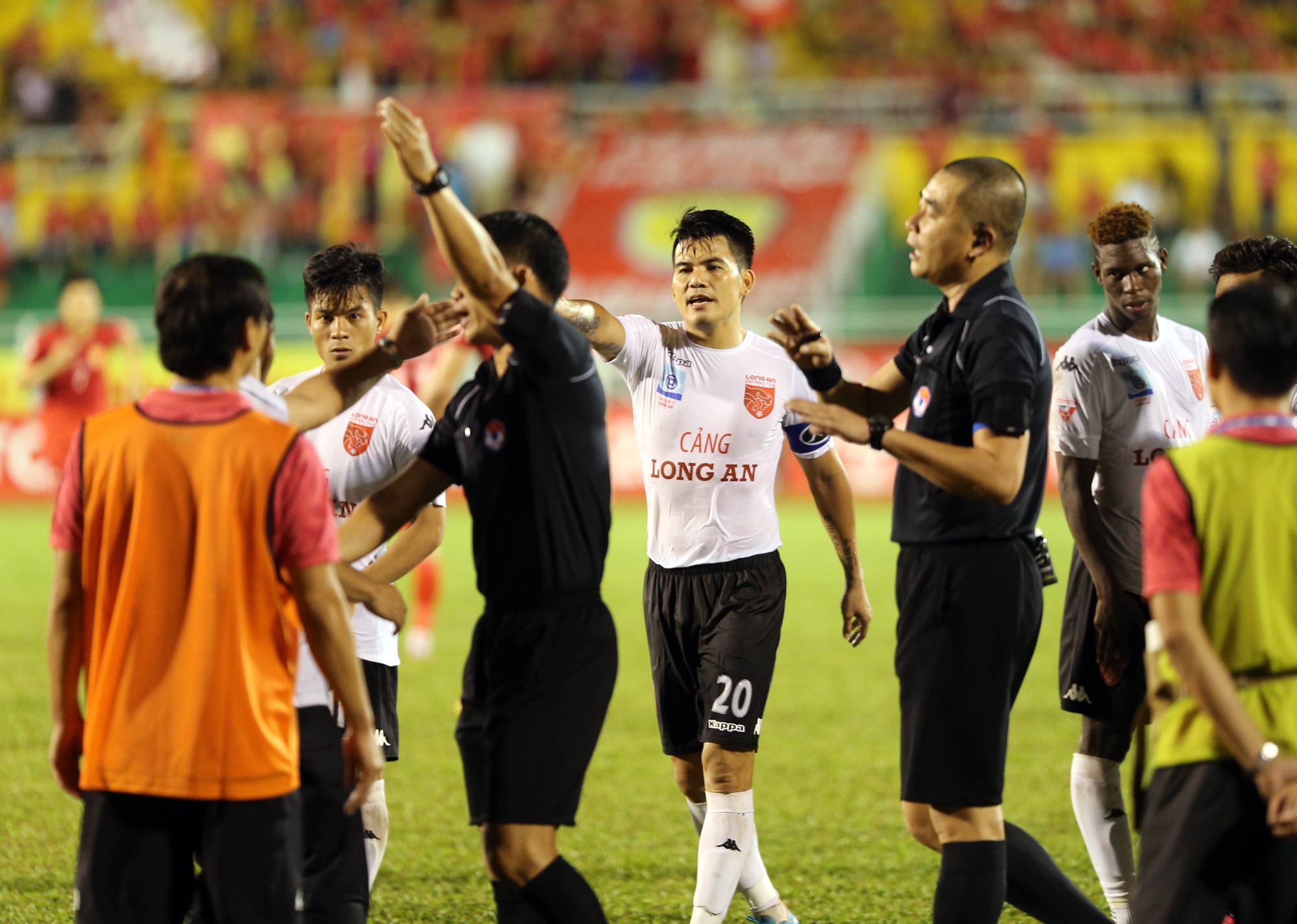 V-League không lo trọng tài thiếu và yếu - Ảnh 1.