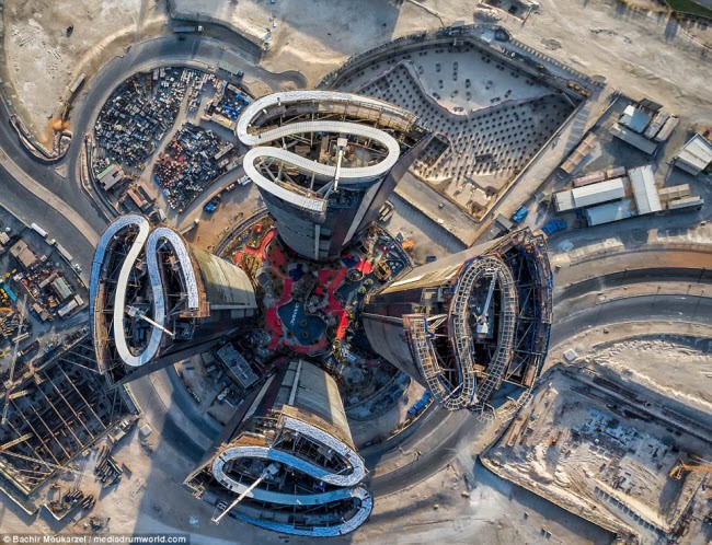 Kiến tr&uacute;c đẹp m&ecirc; hồn của th&agrave;nh phố Dubai từ tr&ecirc;n cao - Ảnh 1.