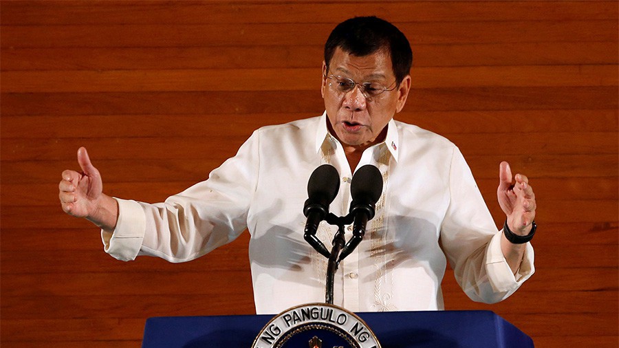 Ông Duterte: Tôi có 2 vợ, tôi phải được tăng lương