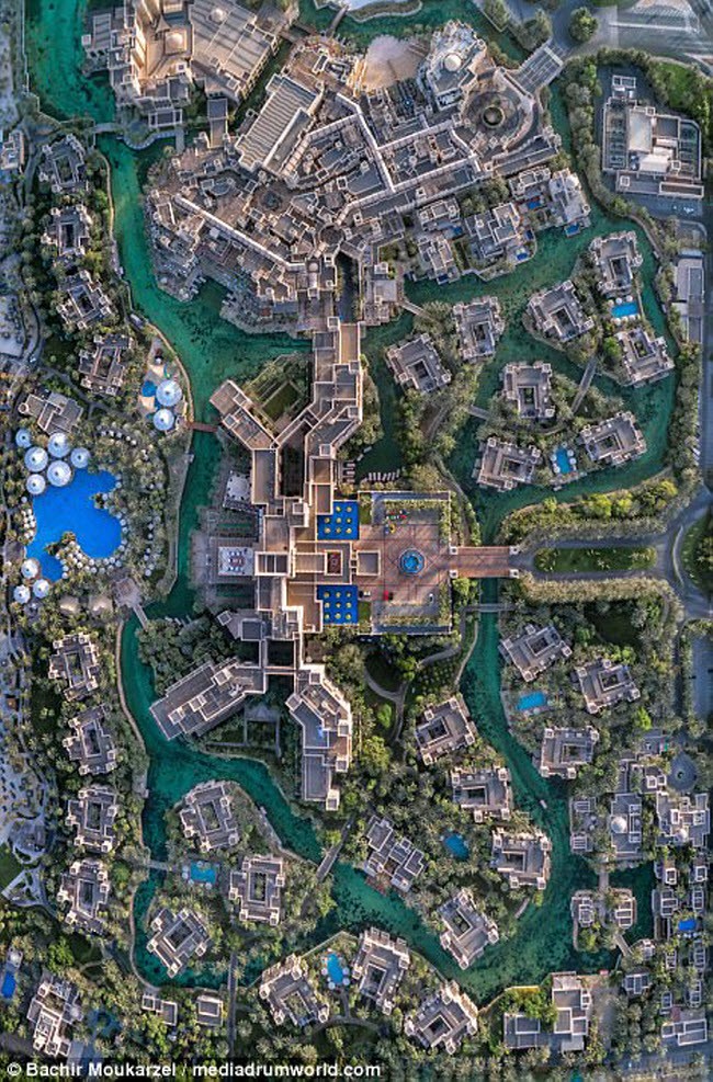Kiến tr&uacute;c đẹp m&ecirc; hồn của th&agrave;nh phố Dubai từ tr&ecirc;n cao - Ảnh 12.