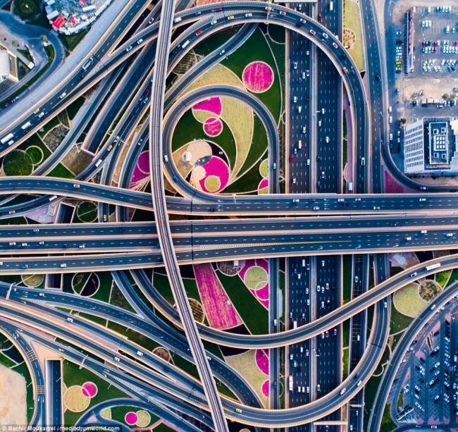 Kiến tr&uacute;c đẹp m&ecirc; hồn của th&agrave;nh phố Dubai từ tr&ecirc;n cao - Ảnh 15.