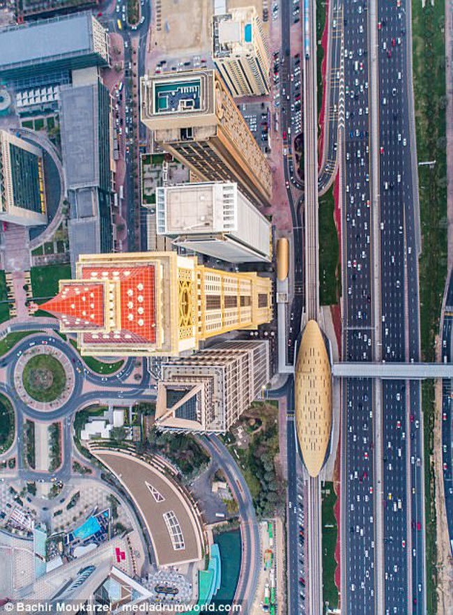 Kiến tr&uacute;c đẹp m&ecirc; hồn của th&agrave;nh phố Dubai từ tr&ecirc;n cao - Ảnh 3.