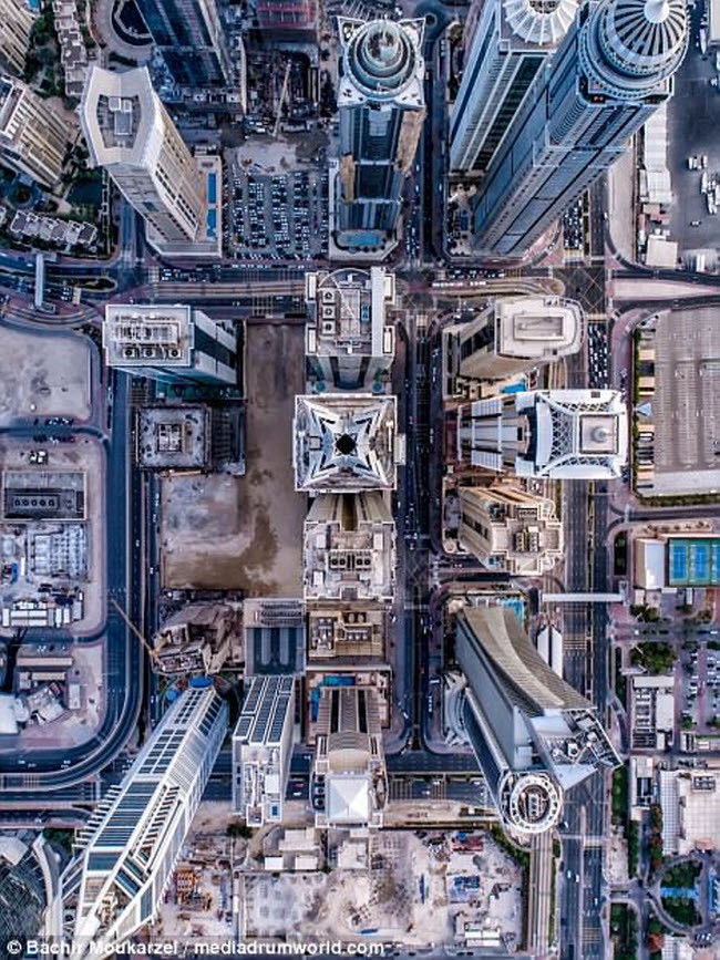 Kiến tr&uacute;c đẹp m&ecirc; hồn của th&agrave;nh phố Dubai từ tr&ecirc;n cao - Ảnh 6.