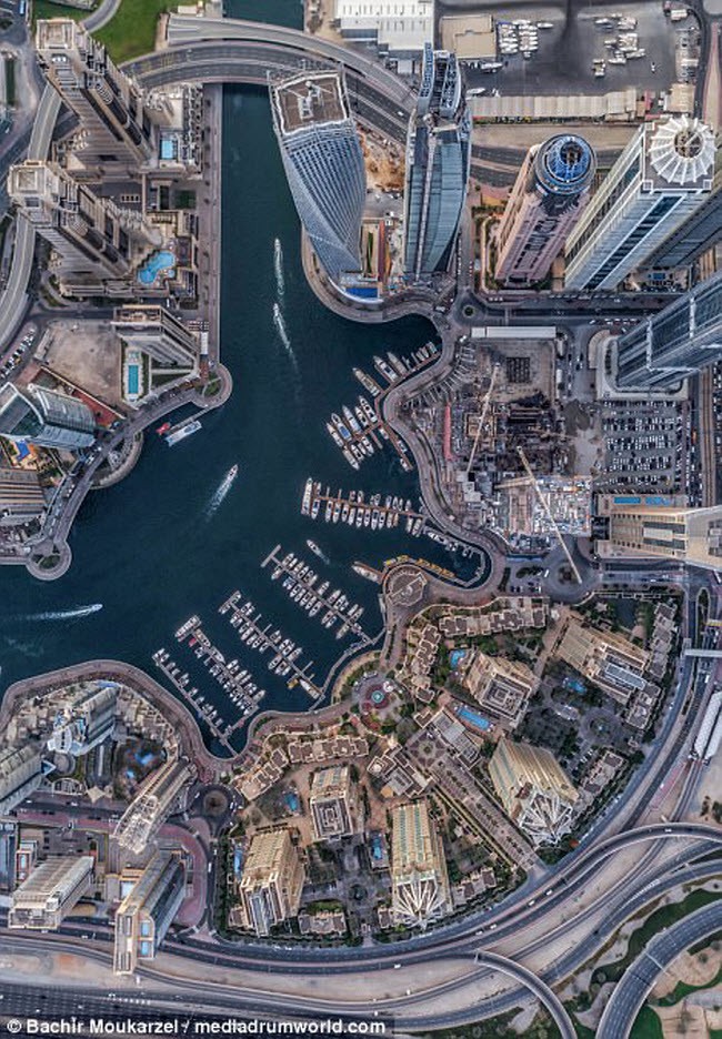 Kiến tr&uacute;c đẹp m&ecirc; hồn của th&agrave;nh phố Dubai từ tr&ecirc;n cao - Ảnh 8.