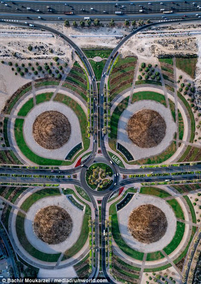 Kiến tr&uacute;c đẹp m&ecirc; hồn của th&agrave;nh phố Dubai từ tr&ecirc;n cao - Ảnh 9.