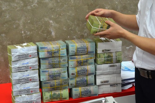 Vụ "bốc hơi" 301 tỉ đồng ở Eximbank: Khách hàng VIP sao lại mất tiền?