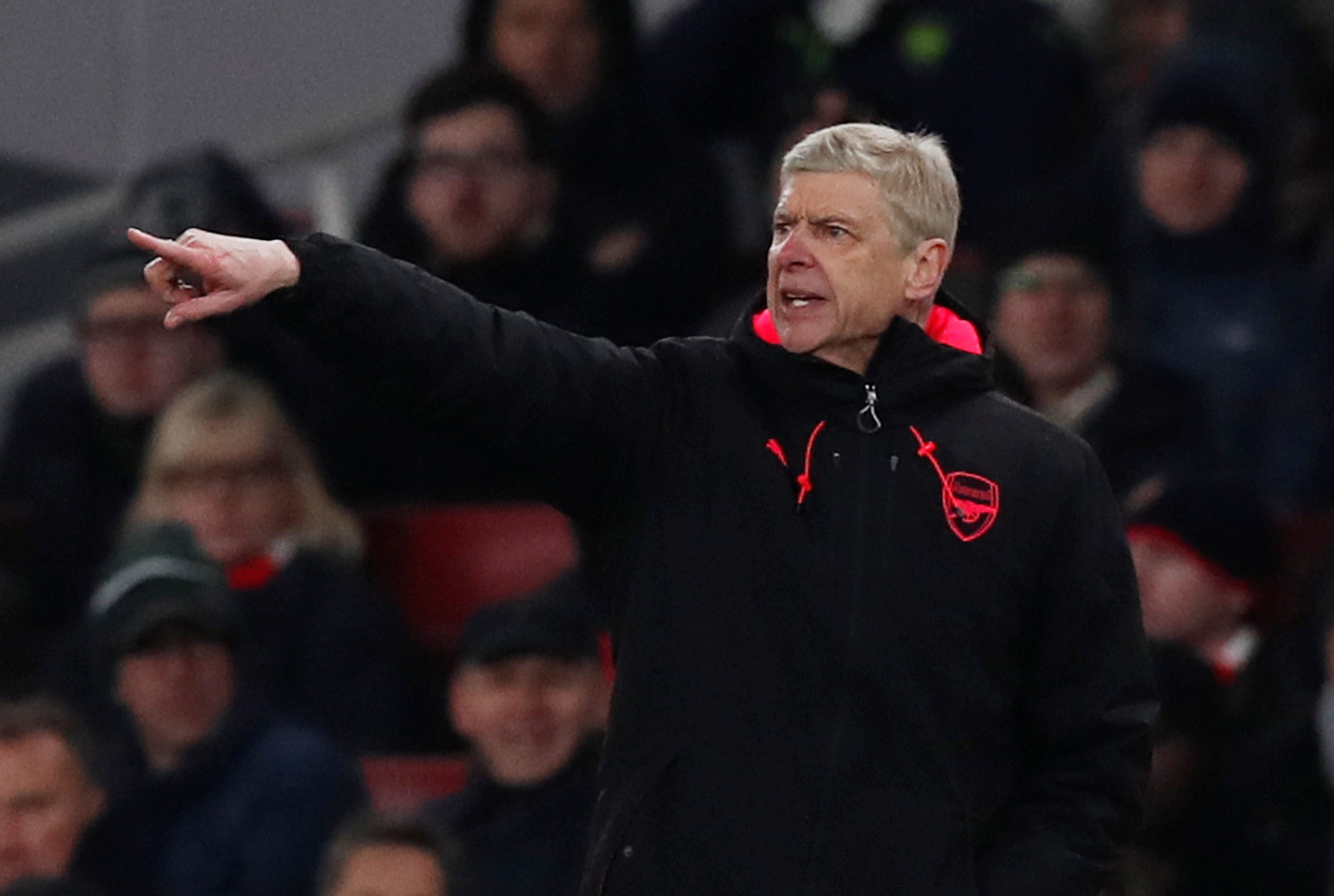 HLV Wenger đã đến lúc "nghỉ hưu"