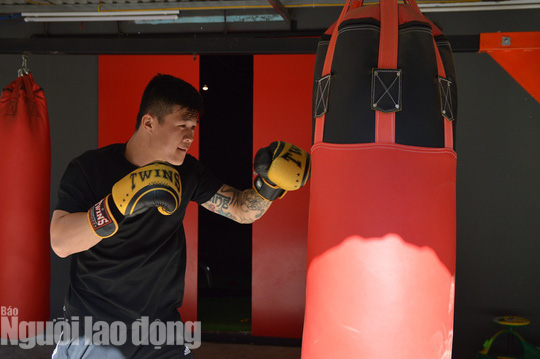 "Nam vương" boxing Việt sẵn sàng đấu võ sư Flores