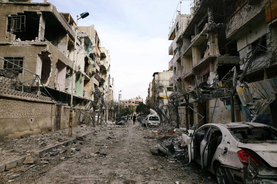Phớt lờ nghị quyết ngừng bắn, Syria tr&uacute;t &ldquo;mưa bom&rdquo; xuống Đ&ocirc;ng Ghouta - Ảnh 1.