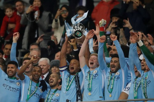 Sao dự bị Man City tỏa sáng, Guardiola đoạt danh hiệu đầu tiên ở Anh