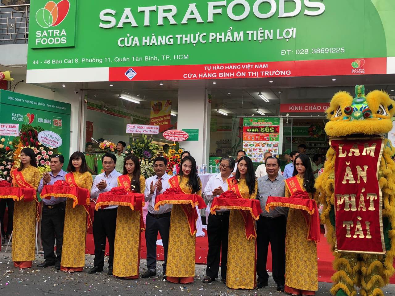 Tưng bừng khai trương cửa h&agrave;ng Satrafoods thứ 165 - Ảnh 1.