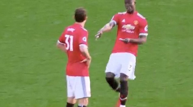 Bất ngờ với nội dung "lá bùa" Mourinho gửi Matic