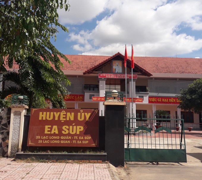 Ưu ái người thân, trưởng ban tổ chức huyện ủy bị cảnh cáo