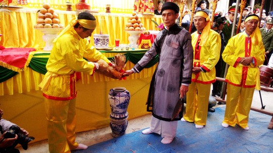Hội thề không tham nhũng: "Ai thề với thần linh, vi phạm pháp luật à"!