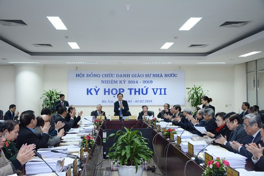 Xét duyệt GS-PGS: Quy trình, tiêu chuẩn "có vấn đề"?