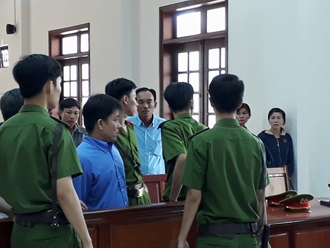 Vắng mặt giám định, lại hoãn xử vụ sập cầu Ghềnh