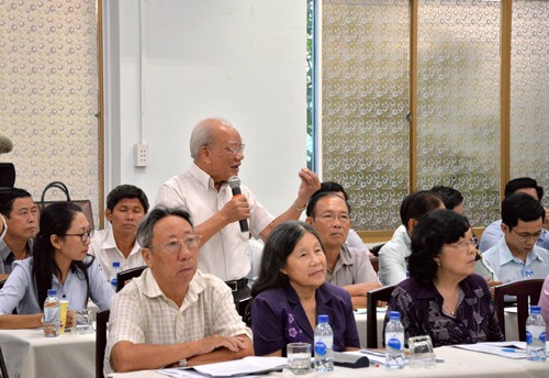 Thu phí lòng lề đường cần có lộ trình