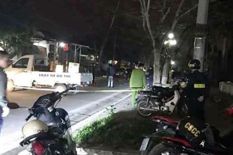 Từ việc "hành" nhân viên quán lấy giấy, tăm, 1 người bị đâm chết