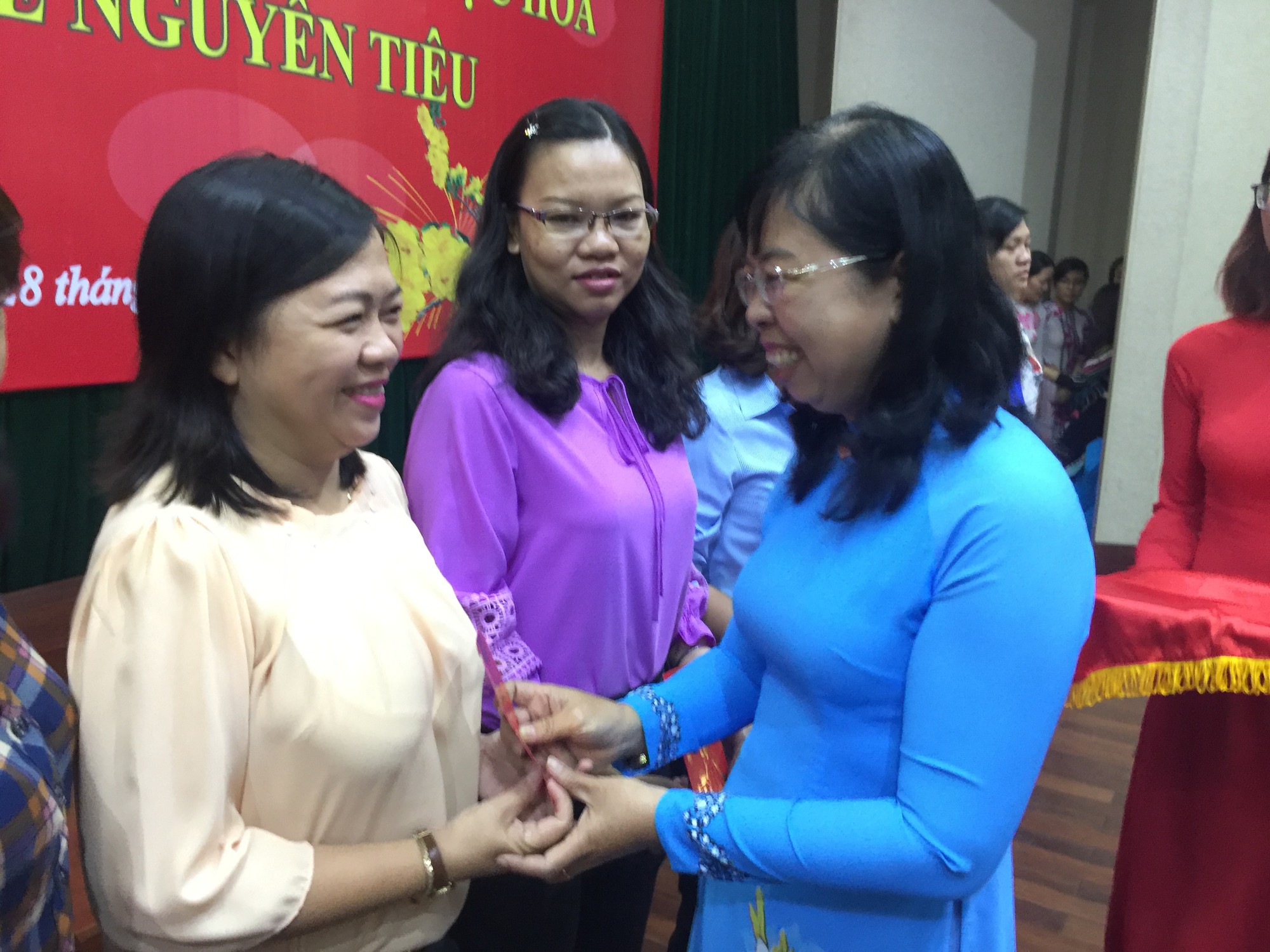 Hỗ trợ nữ lao động người Hoa
