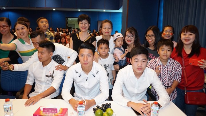 Giao lưu U23 Việt Nam: Xuân Trường bị CĐV đặt câu hỏi khó - Ảnh 5.