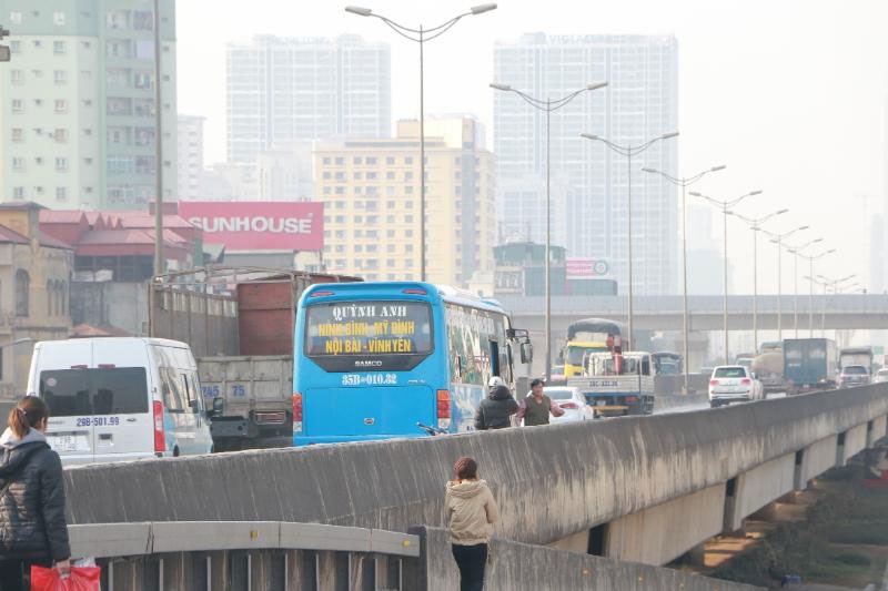 Xe dù, bến cóc làm rối Hà Nội