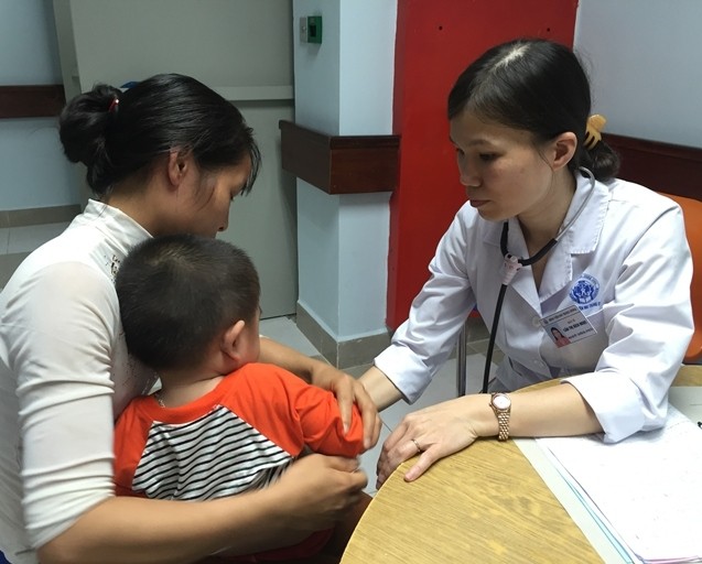 Phát hiện 55 bệnh RLCH nhờ giọt máu gót chân