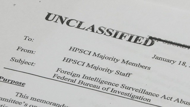 Phớt lờ FBI, ông Trump tung bản ghi nhớ mật