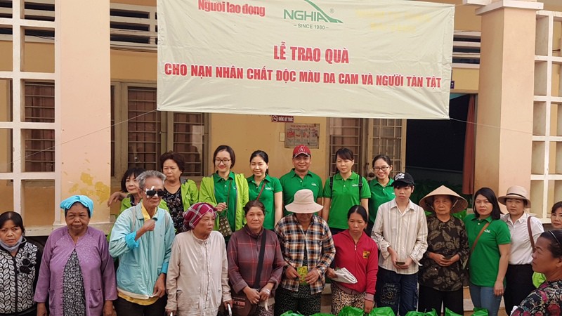 Trao 500 phần quà Tết cho nạn nhân chất độc da cam