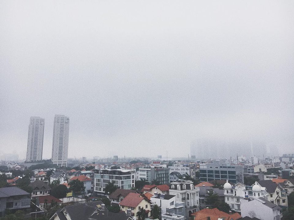Triều cường, “mù khô” cùng lúc đe doạ người dân TP HCM